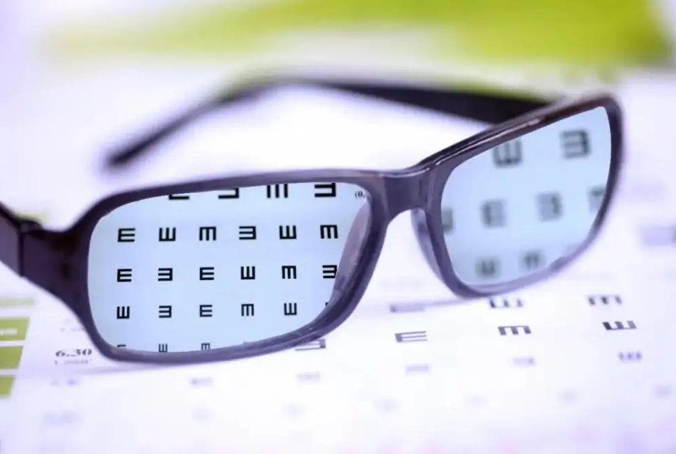 高考摘镜热来临，佰视佳眼科提醒视力矫正手术非一劳永逸，摘镜后应注意哪些事项？